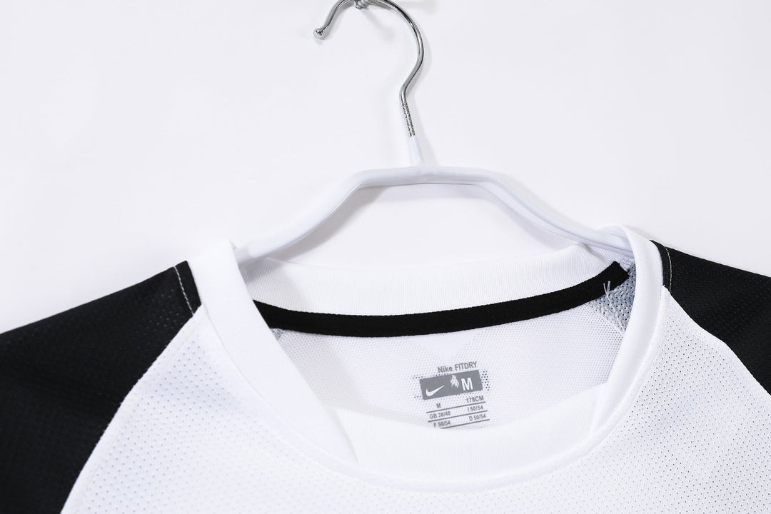 Manchester United 10/11 Away Retro Shirt