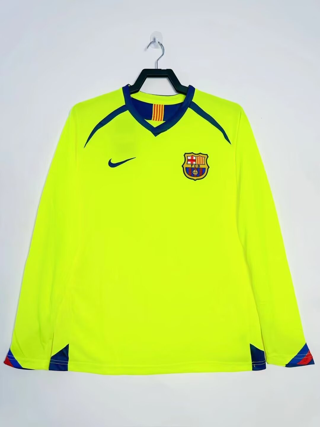Barcelona 05/06 Away Retro Shirt - Long Sleeve