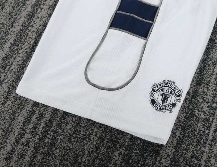 Manchester United 00/01 Children's Away Retro Set
