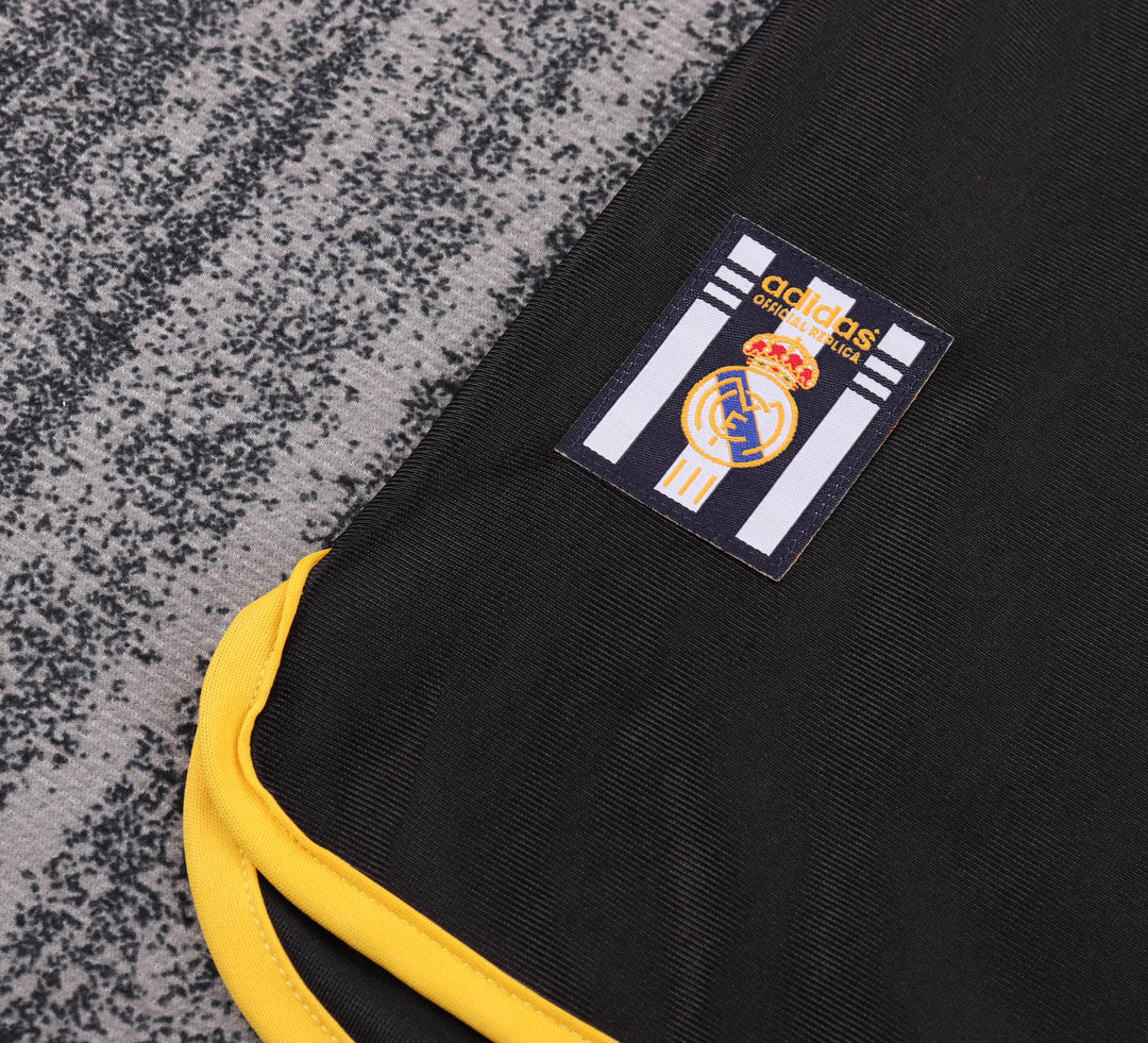 Real Madrid 00/01 Children's Away Retro Set