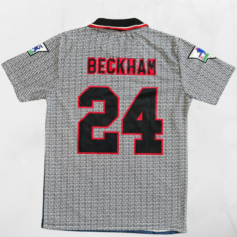 Manchester United 95/96 Away Retro Shirt - Beckham #24 (+Patches)
