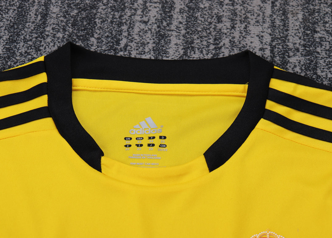 Real Madrid 11/12 Children's Home Retro Set Goalkeeper