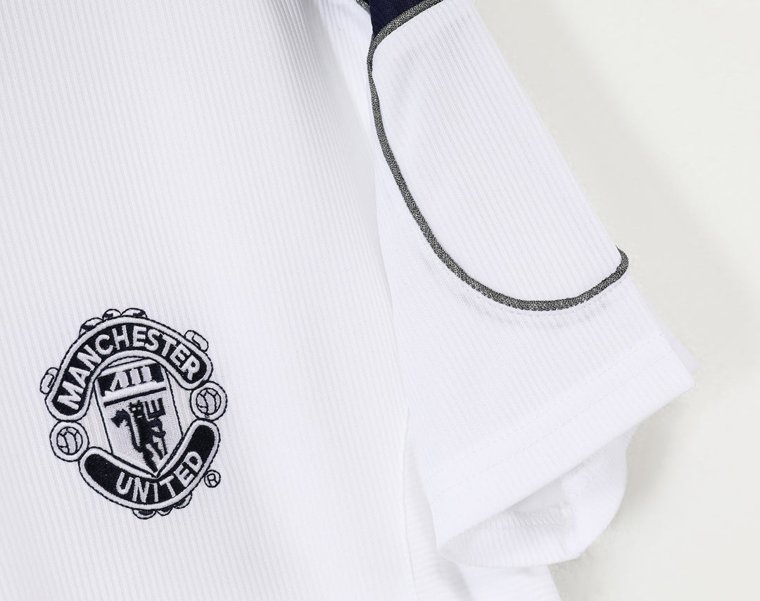 Manchester United 00/01 Away Retro Shirt