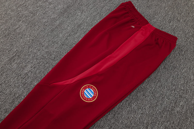 Bayern Munich Training Set 2024/25 - Off-white
