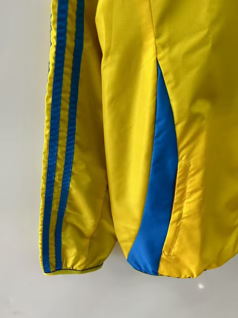 Barcelona Windbreaker Jacket - Yellow