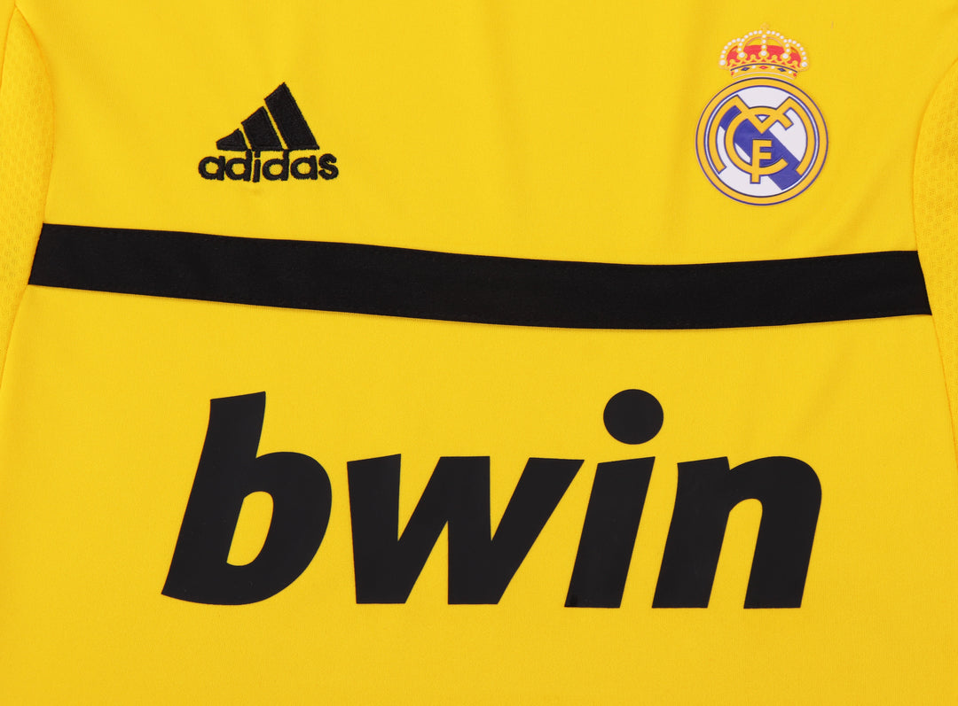 Real Madrid 11/12 Children's Home Retro Set Goalkeeper