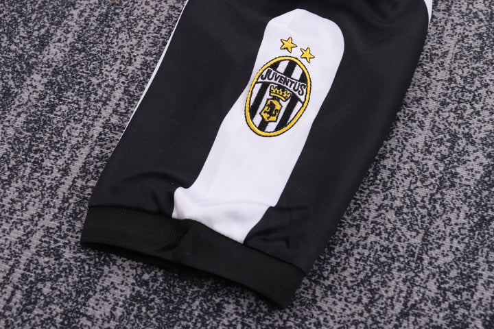 Juventus 97/98 Children's Home Retro Set