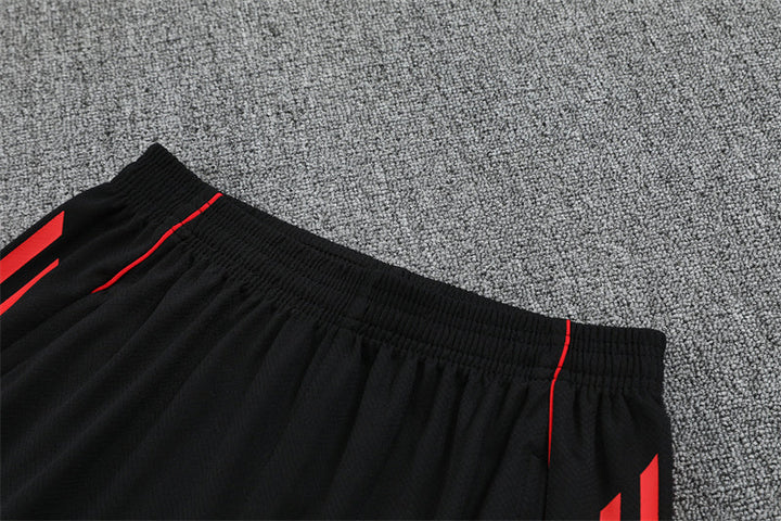 Liverpool Training Kit 25/26 - Cream/Black