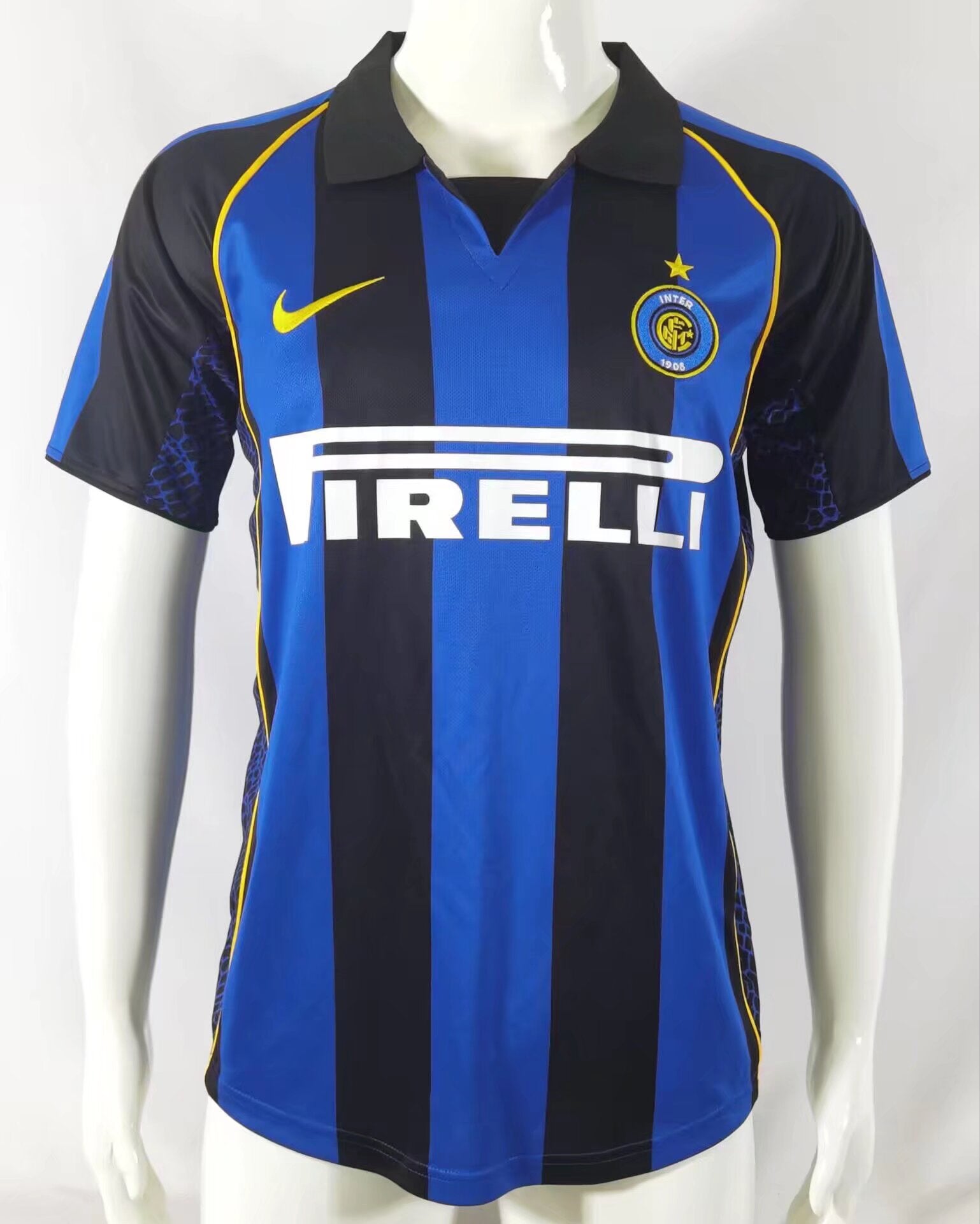 Retro Inter Milan 01/02 Home Shirt