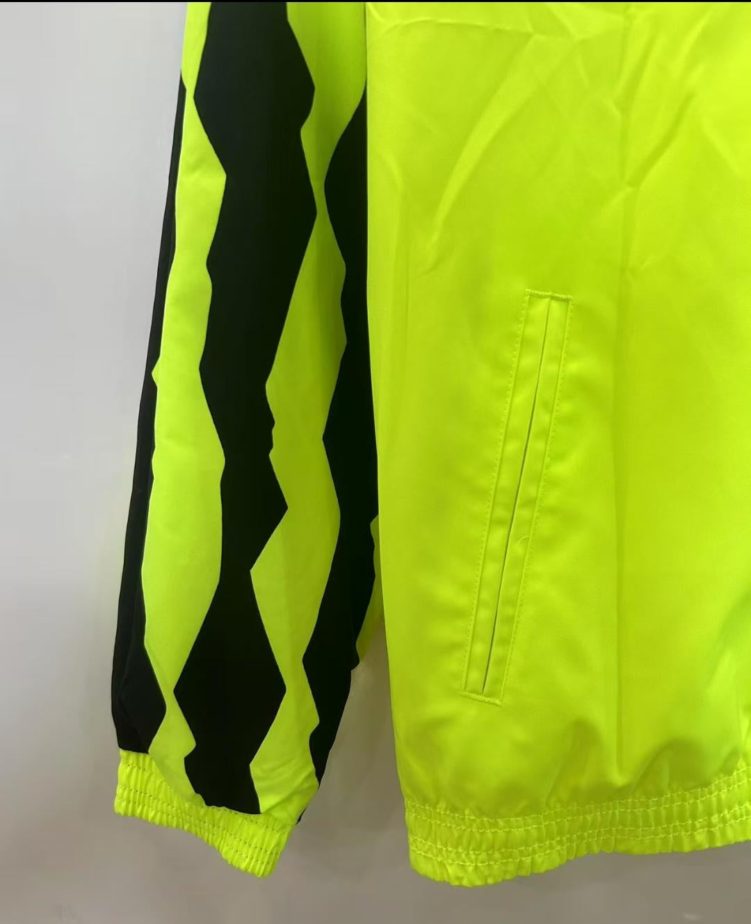 Borussia Dortmund Reversible Windbreaker Jacket - Black/Yellow