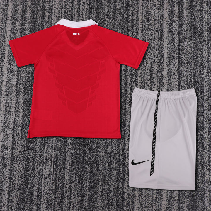 Manchester United 10/11 Children's Home Retro Set