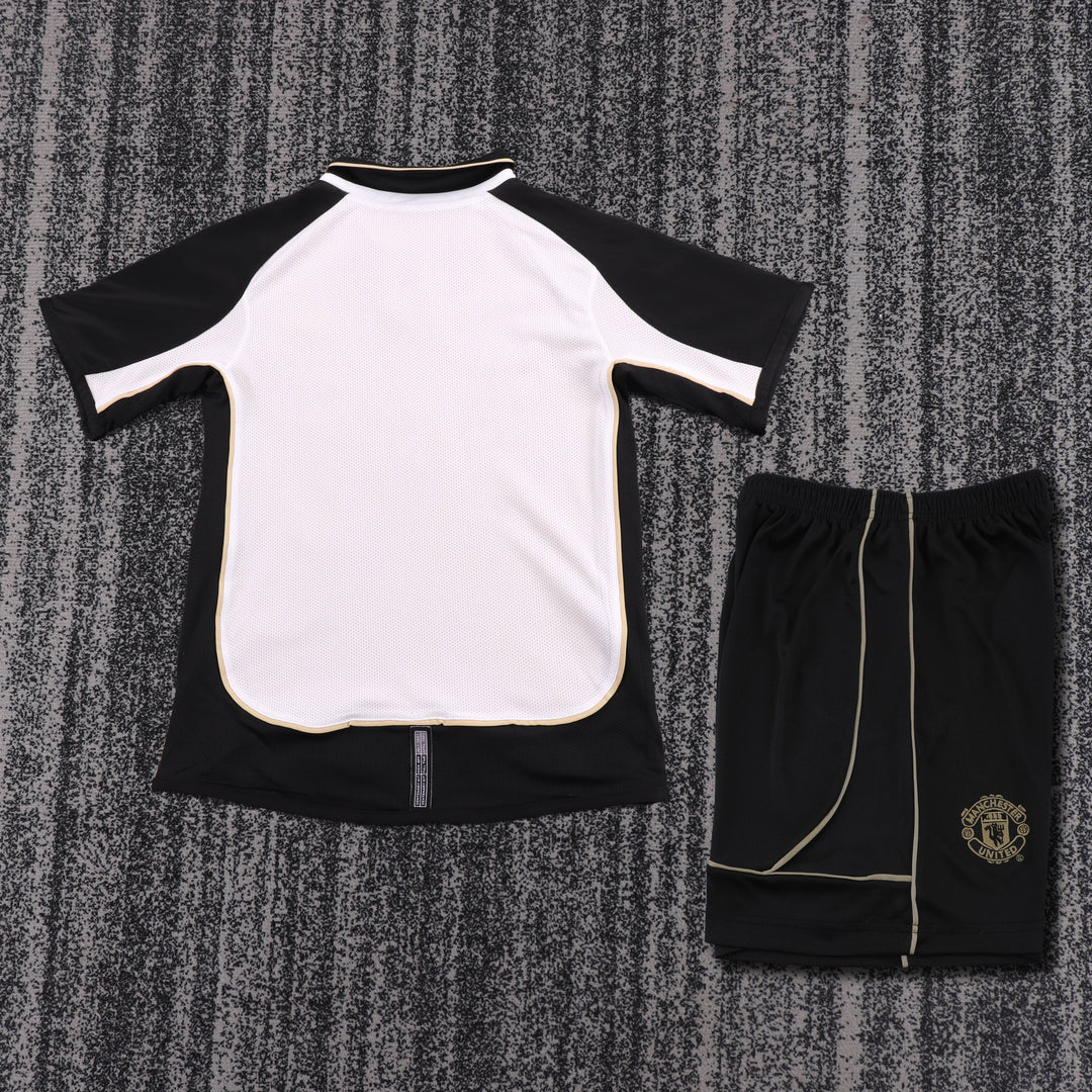 Manchester United 01/02 Children's Away Retro Set