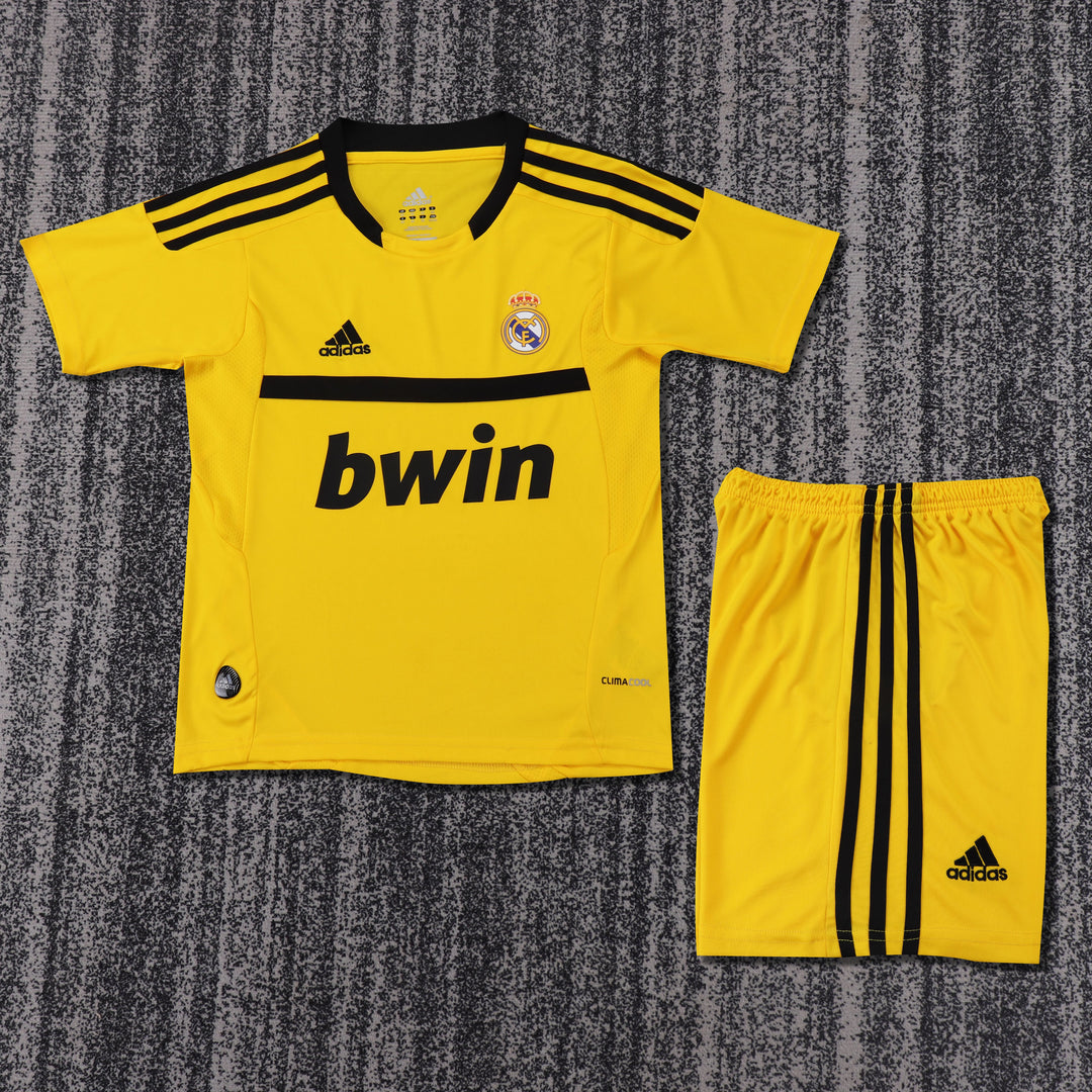 Real Madrid 11/12 Children's Home Retro Set Goalkeeper