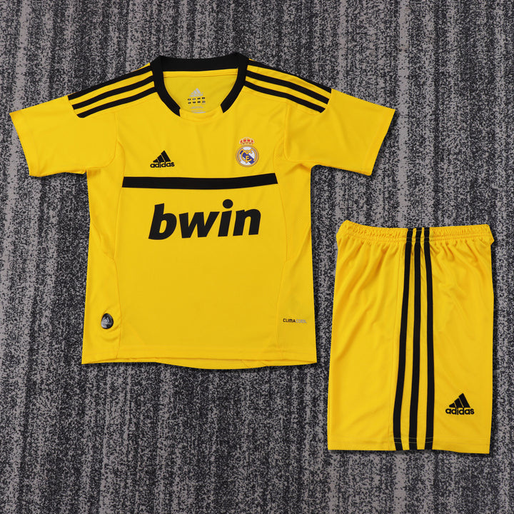 Real Madrid 11/12 Children's Home Retro Set Goalkeeper