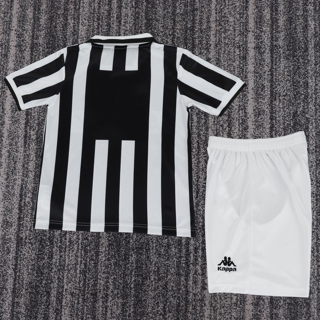 Juventus 96/97 Children's Home Retro Set