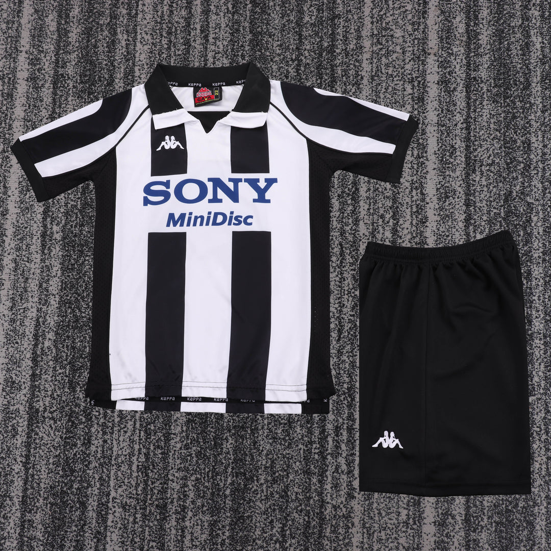 Juventus 97/98 Children's Home Retro Set