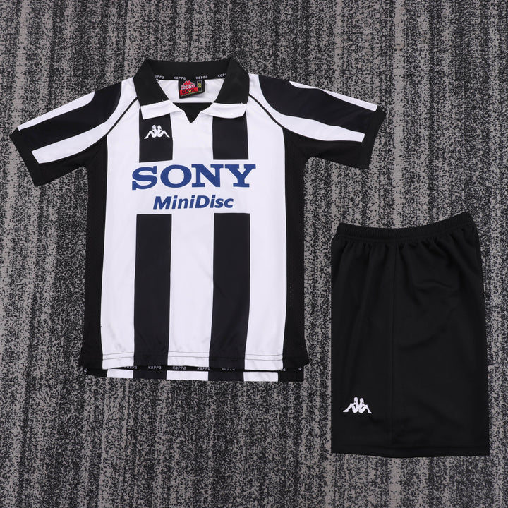 Juventus 97/98 Children's Home Retro Set