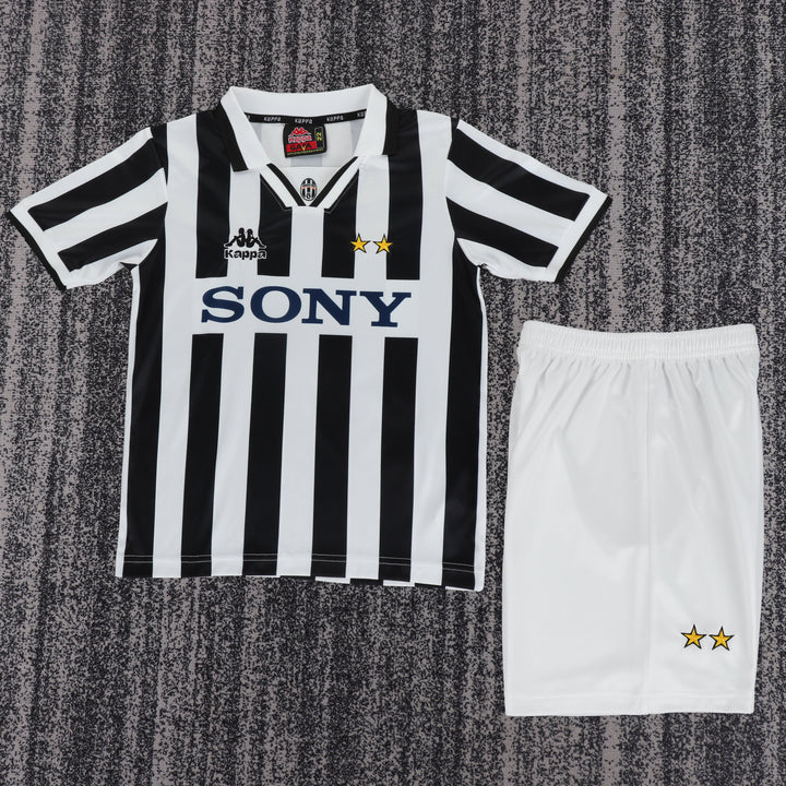Juventus 96/97 Children's Home Retro Set