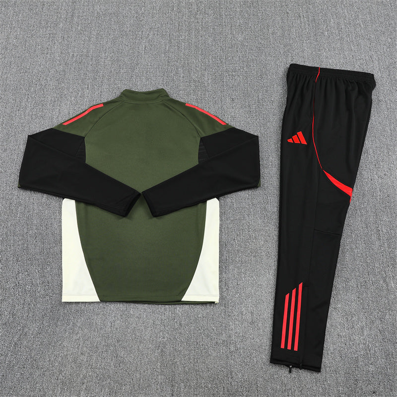 Bayern Munich Training Set 2025/26 - Dark green