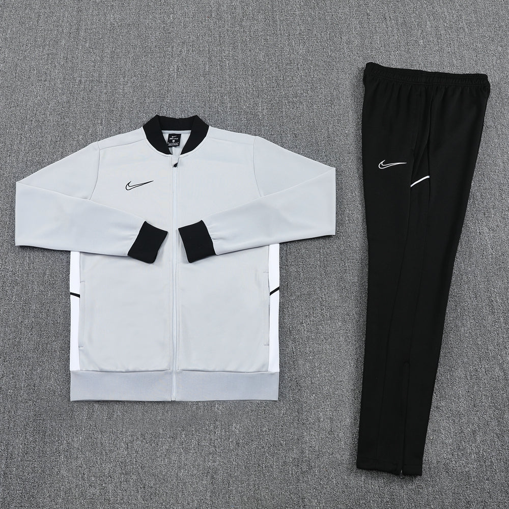 Nike Training Set – Light gray
