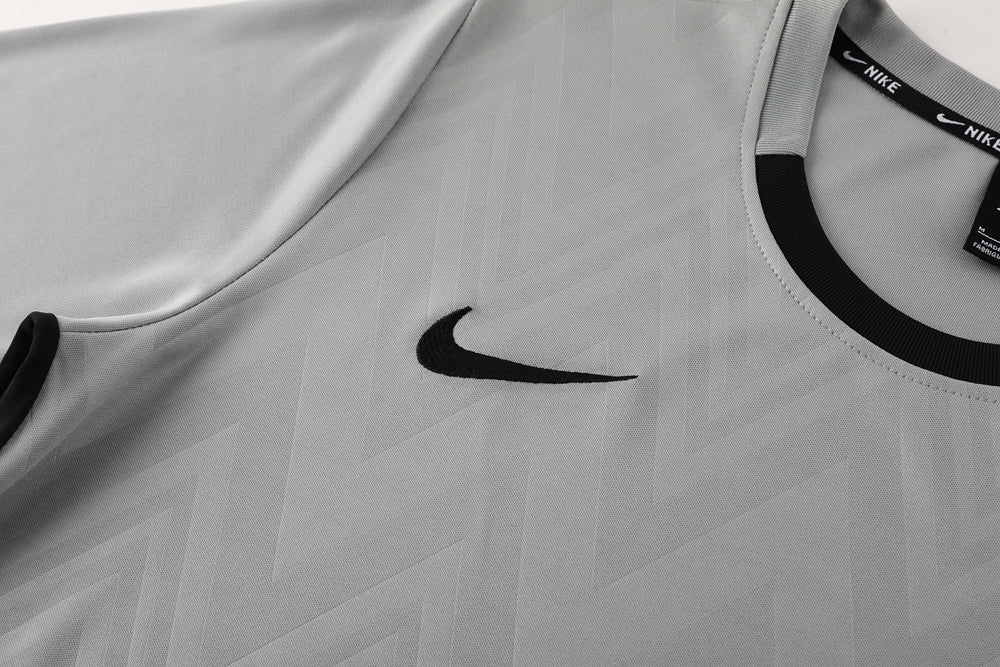 Nike Training Shirt - Grey