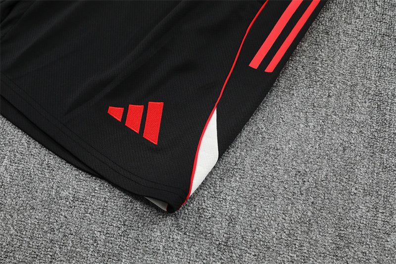 Liverpool Training Kit 25/26 - Cream/Black