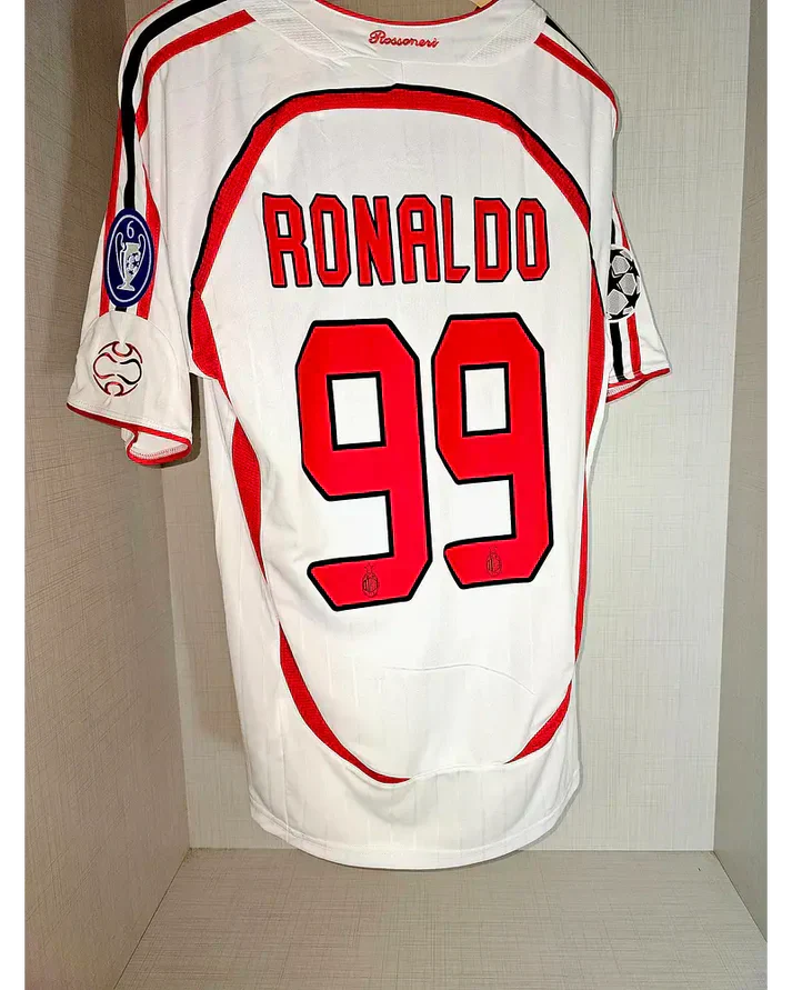 MIlan Retro 06/07 Away Shirt - Ronaldo Nazário #99 (+Patches)