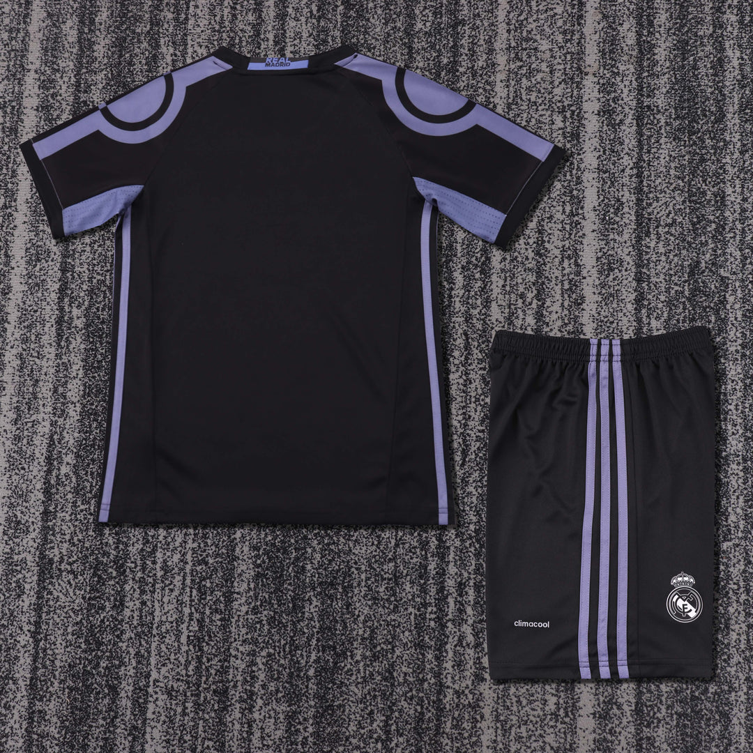 Real Madrid 16/17 Children's Third Retro Set