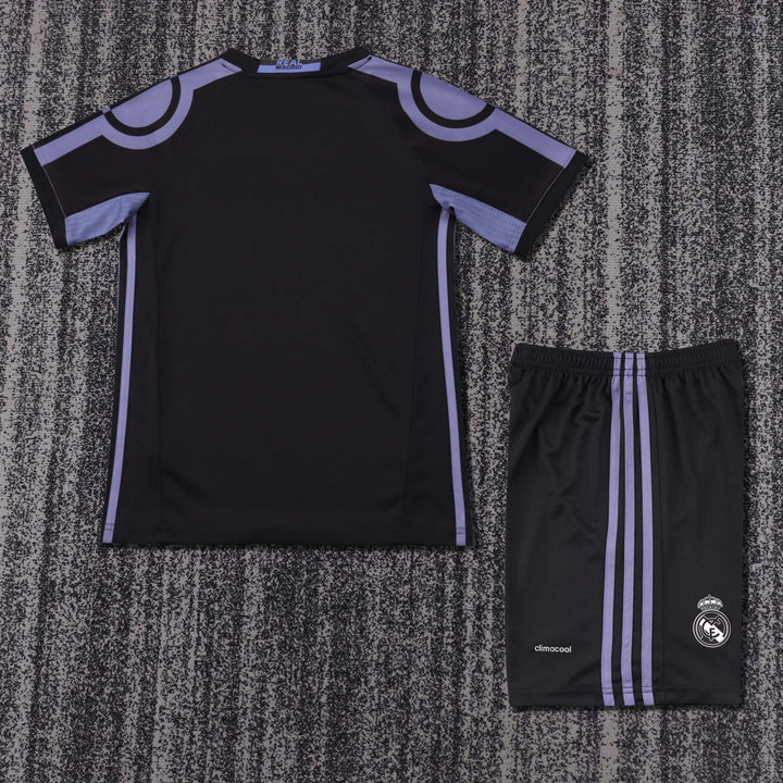 Real Madrid 16/17 Children's Third Retro Set