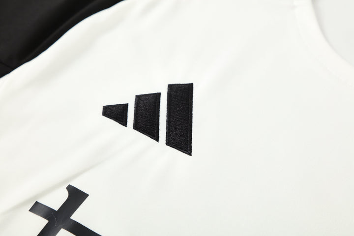 Manchester United 2025/26 Training Kit - White