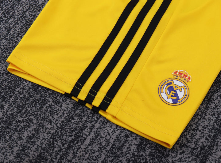 Real Madrid 11/12 Children's Home Retro Set Goalkeeper