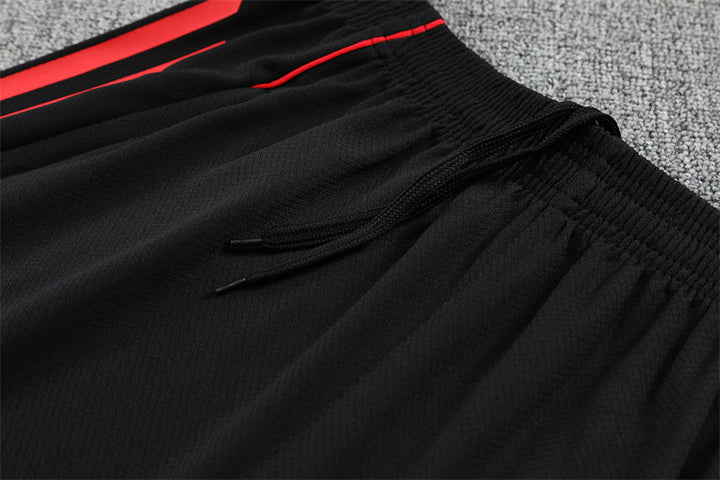 Liverpool Training Kit 25/26 - Cream/Black