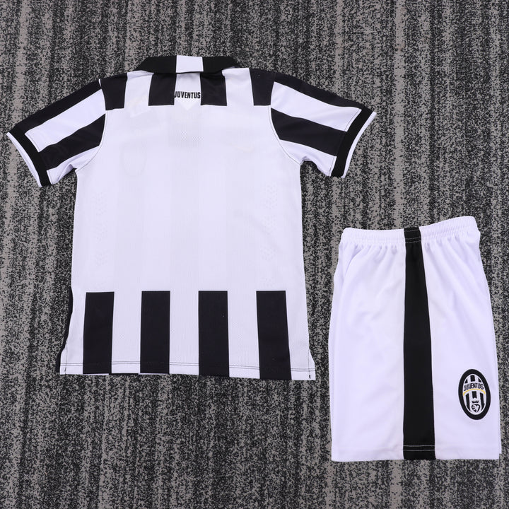 Juventus 14/15 Children's Home Retro Set