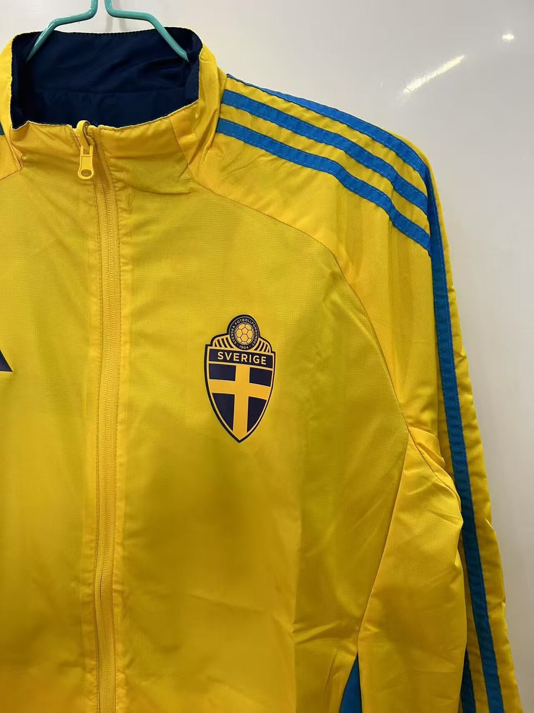 Sweden Windbreaker Jacket - Yellow