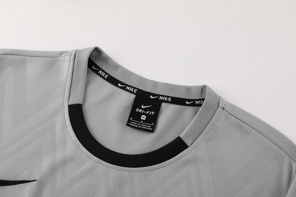 Nike Training Shirt - Grey