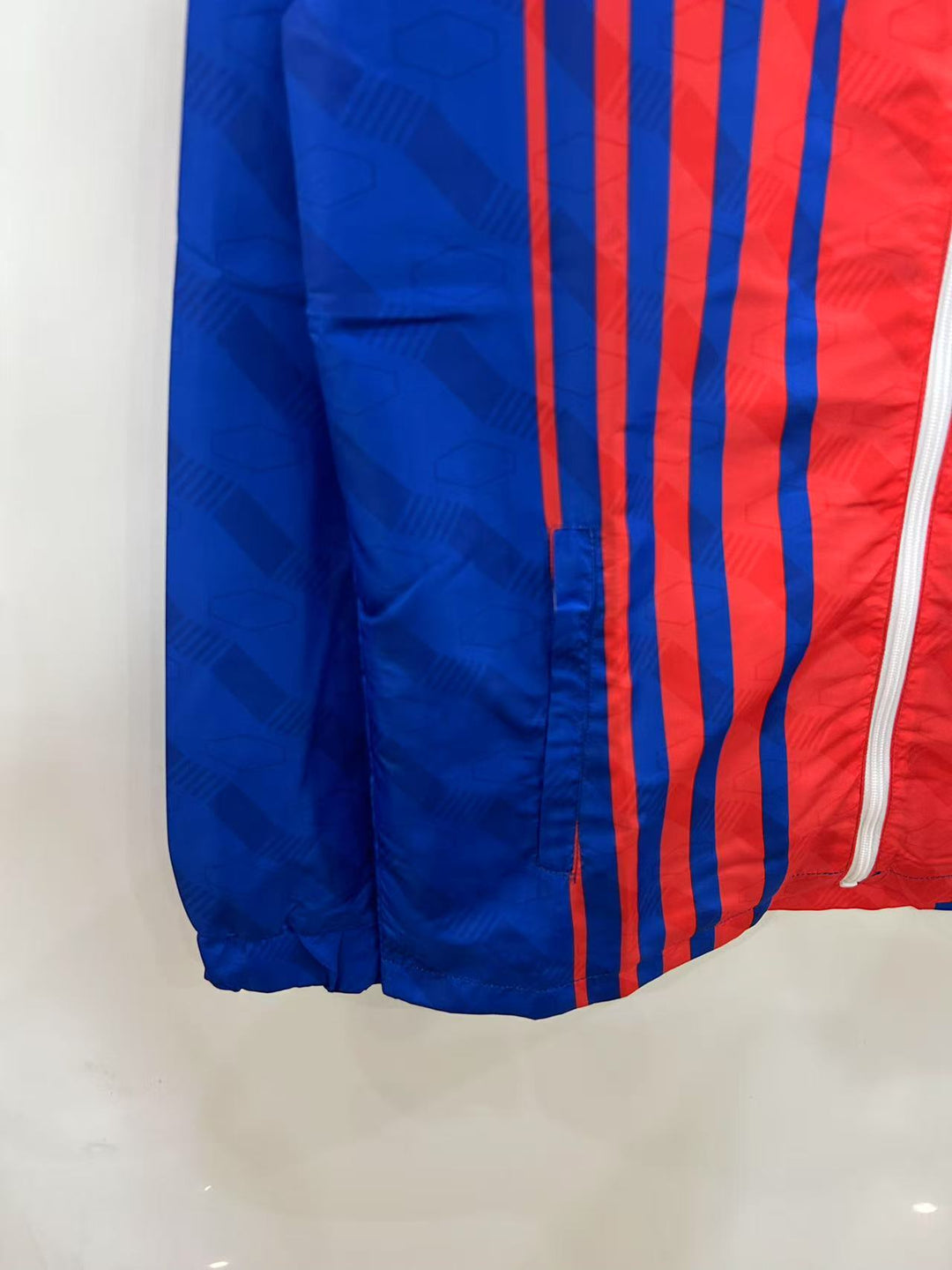 Barcelona Windbreaker Jacket - Blue/Red