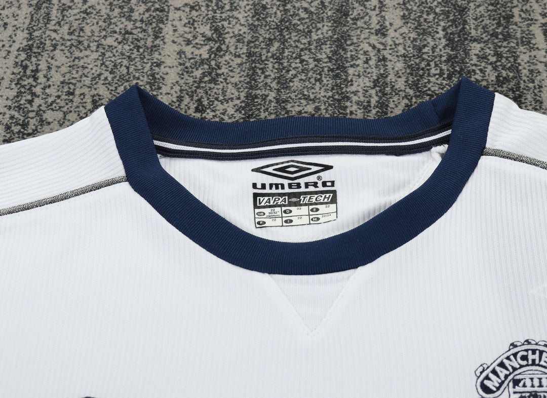Manchester United 00/01 Children's Away Retro Set