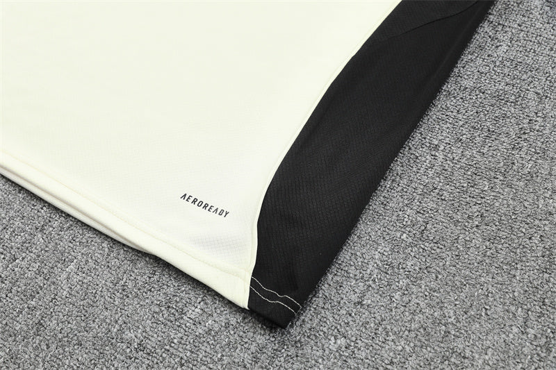 Liverpool Training Kit 25/26 - Cream/Black