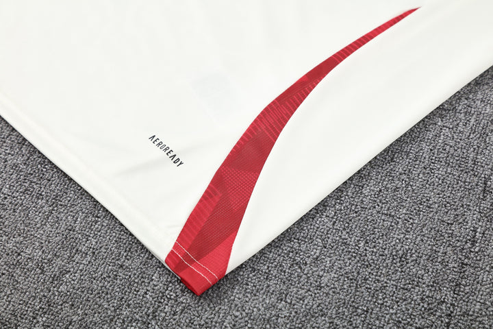 Manchester United 2025/26 Training Kit - White