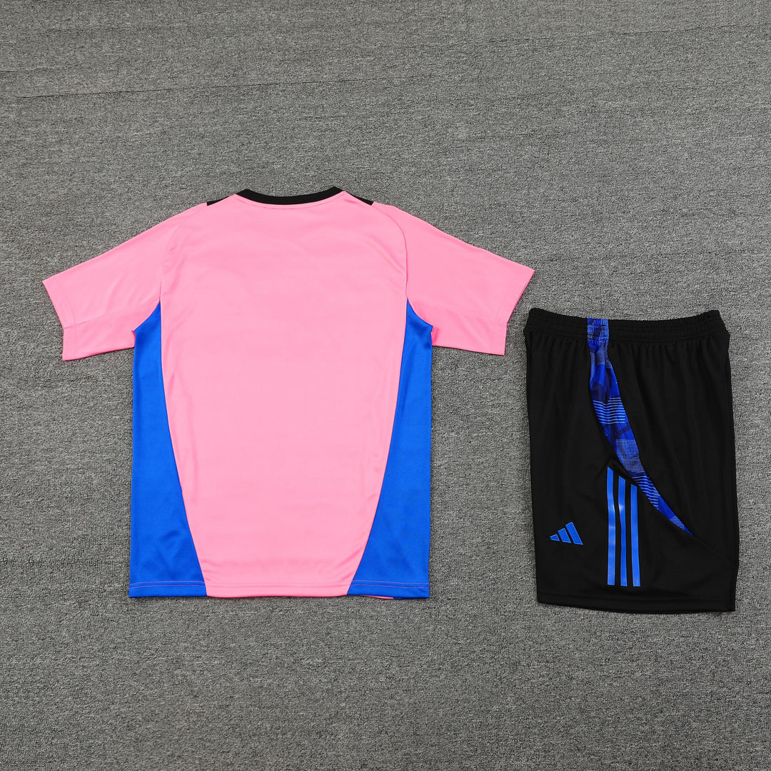 Manchester United 2024/25 Training Kit - Light Pink