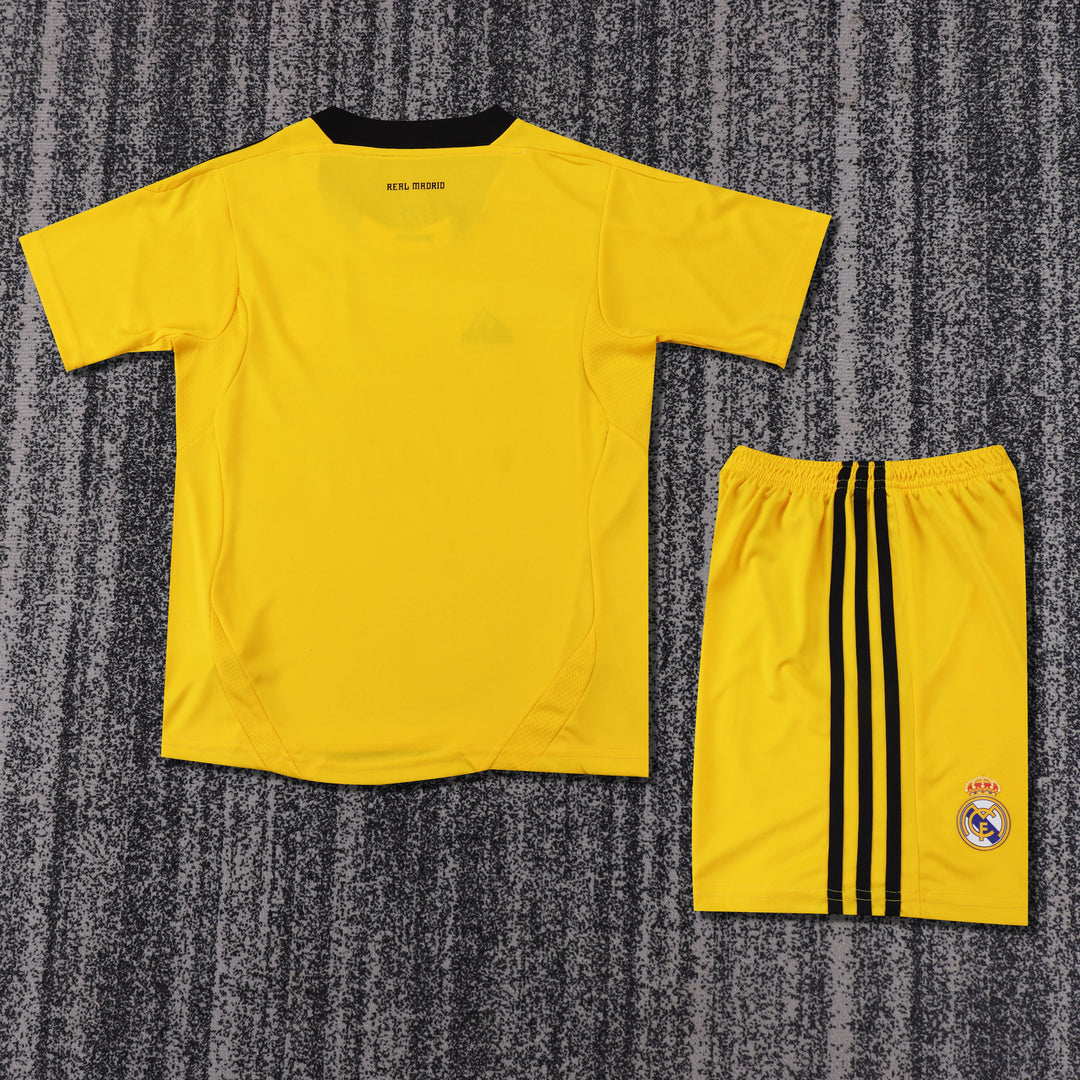 Real Madrid 11/12 Children's Home Retro Set Goalkeeper