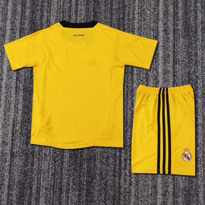 Real Madrid 11/12 Children's Home Retro Set Goalkeeper