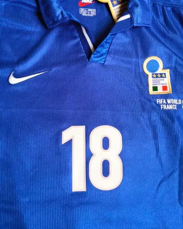 Italy 98/99 Home Retro Shirt - BAGGIO #18