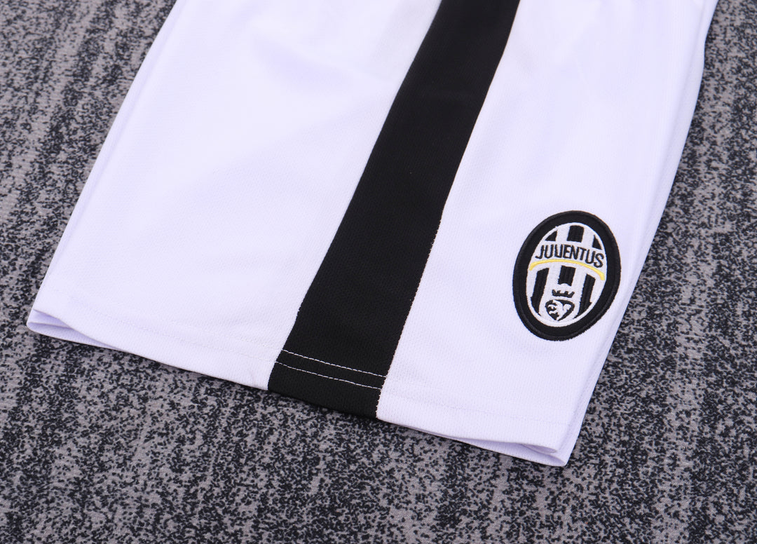 Juventus 14/15 Children's Home Retro Set