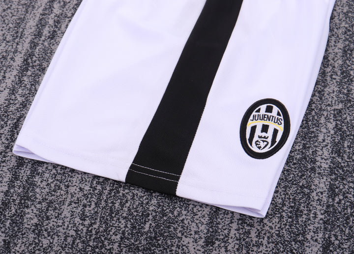 Juventus 14/15 Children's Home Retro Set